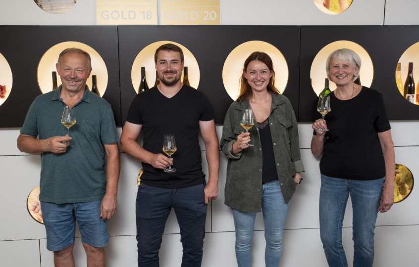 Schäfers Weingut -  Natur. Heimat. Familie. Qualität.