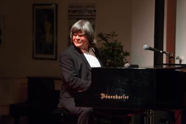  Axel Zwingenberger am Piano 